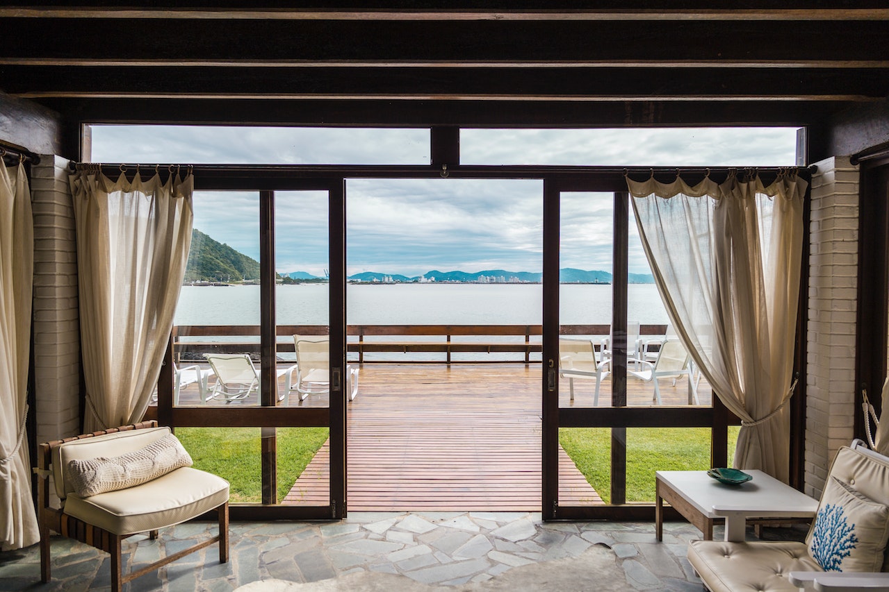 Oaza spokoju: Hotel nad jeziorem – idealne miejsce na relaks