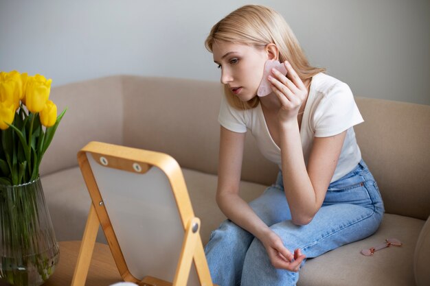 Jakie korzyści niesie ze sobą terapia szumów usznych?