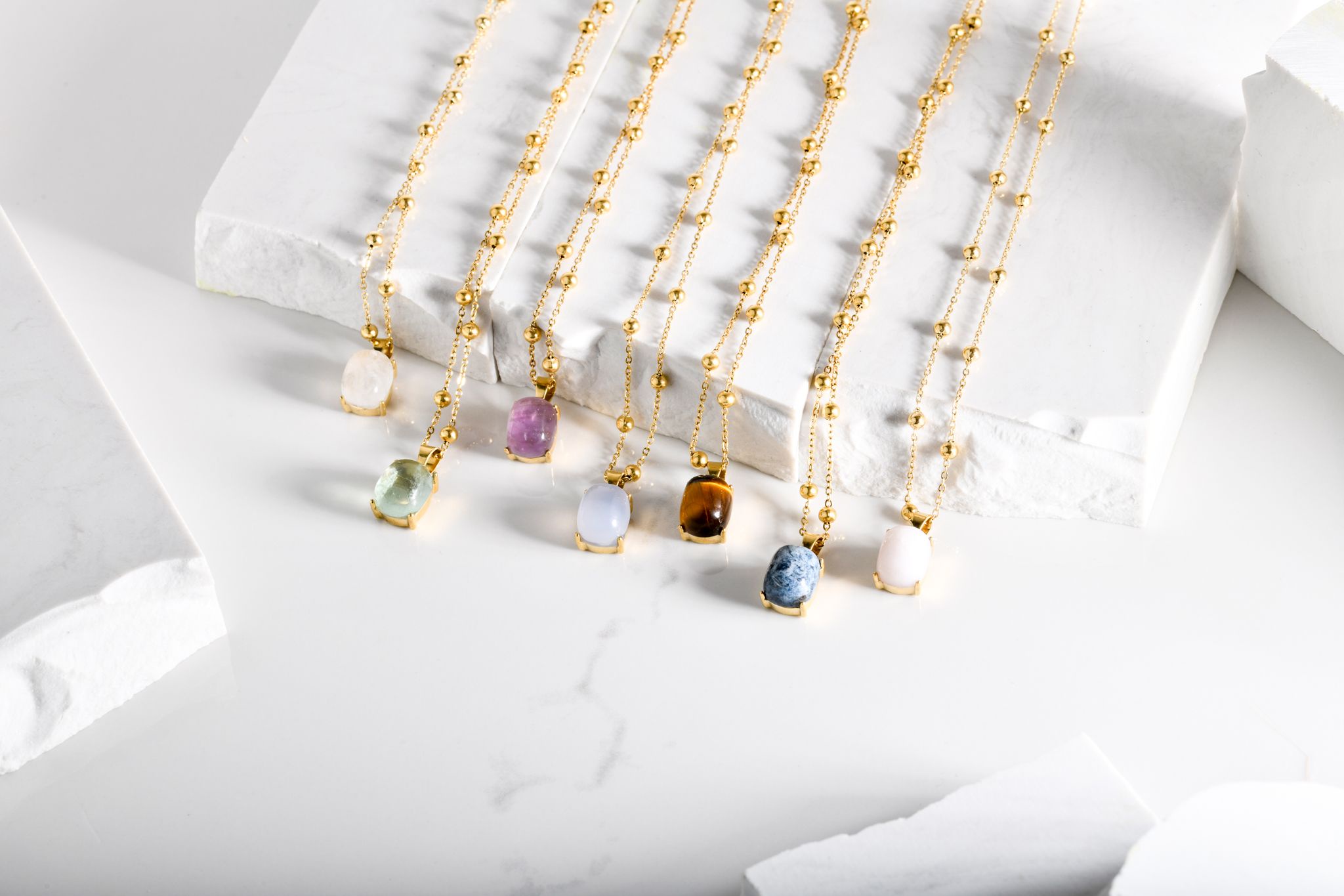 Jak dobrać biżuterię z wysokogatunkowej stali szlachetnej do codziennych stylizacji?