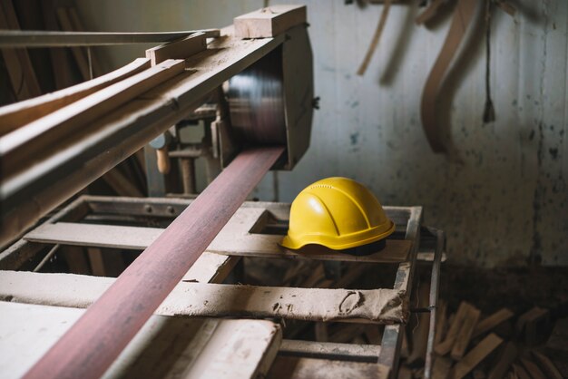 Jak certyfikowane materiały ognioodporne zwiększają bezpieczeństwo budynków?