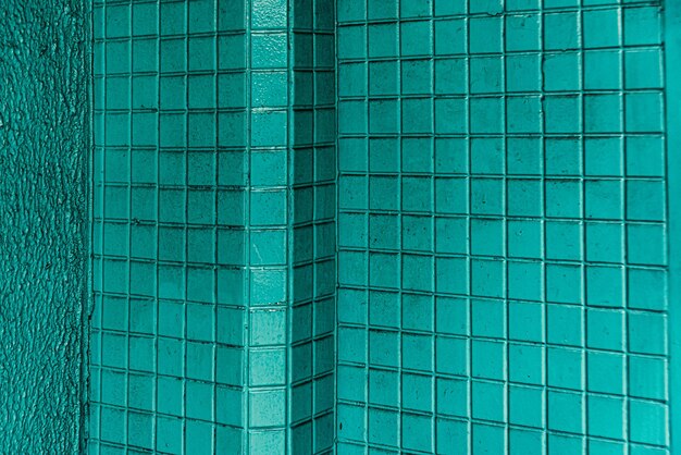 Jakie płytki wybrać do małej łazienki, aby optycznie ją powiększyć?