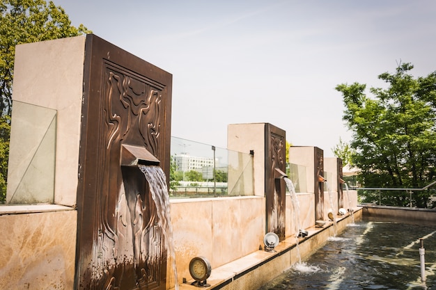 Jak działają przydomowe oczyszczalnie ścieków i jakie przynoszą korzyści środowisku?