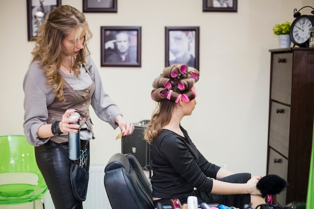 Jak wybrać odpowiednie wyposażenie dla salonu beauty, aby zwiększyć jego efektywność i zadowolenie klientów?