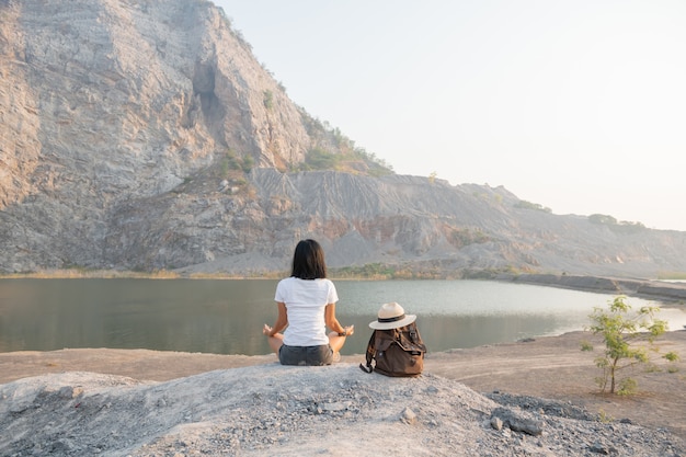 Podróże w duchu mindfulness: jak świadome podróżowanie wpływa na nasze życie codzienne